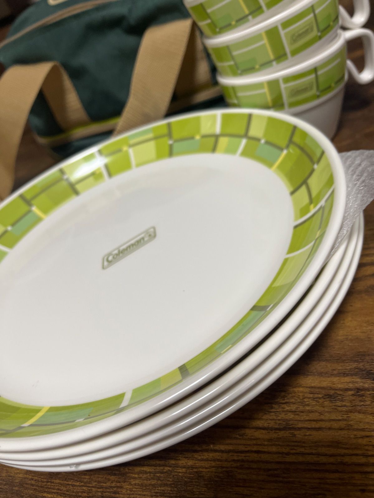 コールマン　メラミンテーブルウェアセット Amazon | Coleman Speckled Enamelware テーブルウェアセット