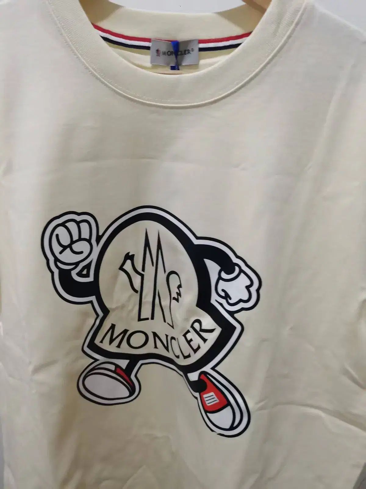 MONCLER(モンクレール) ユニセックス 夏 ロゴ ベージュ 半袖 T