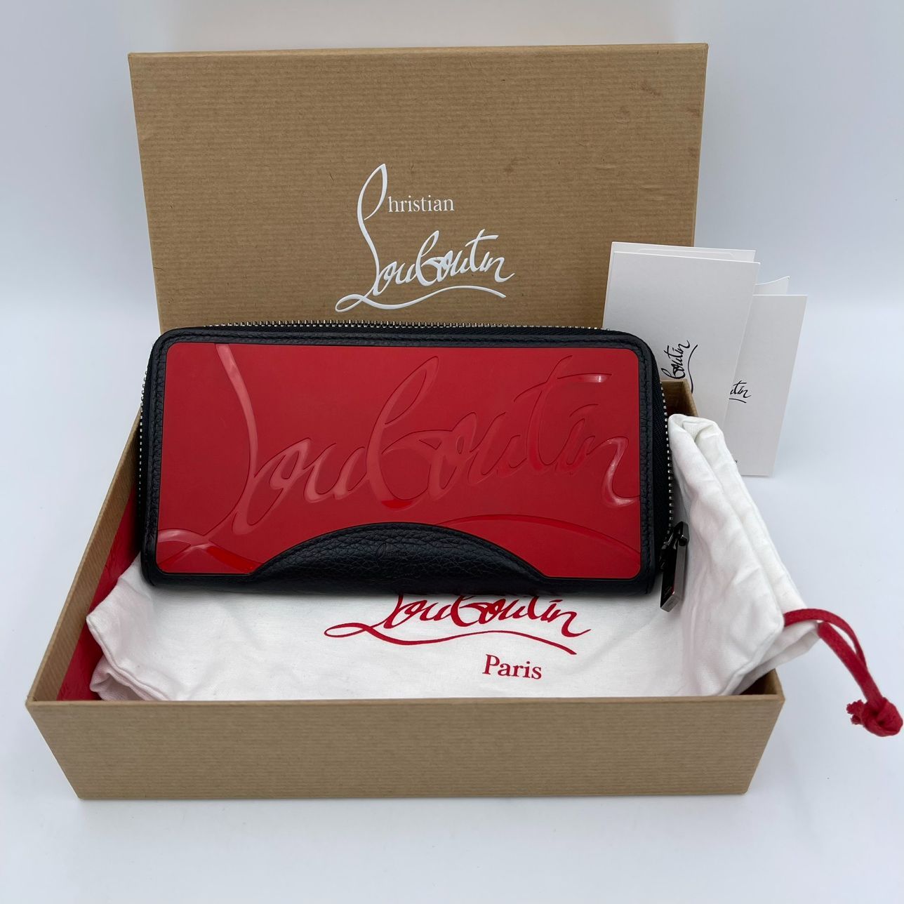 【タグ付】Christian Louboutin Panettone wallet/クリスチャンルブタン パネトーネ ウォレット/カーフレザー レッド ブラック スニーカー ソール/3195051H734/ 服飾 (76-2025-0212-KO-003)