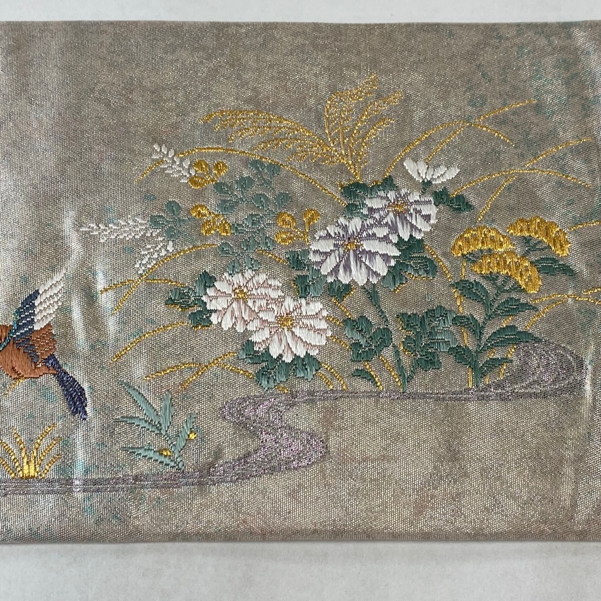 名古屋帯 優品 関西仕立て 秋草 鳥 刺繍 金糸 銀色 正絹 【中古 名古屋帯 優品 関西仕立て 秋草 鳥 刺繍 金糸 銀色 正絹 【中古