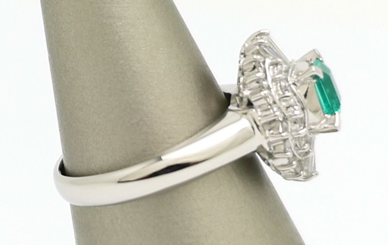 Pt900 エメラルド＆ダイヤ