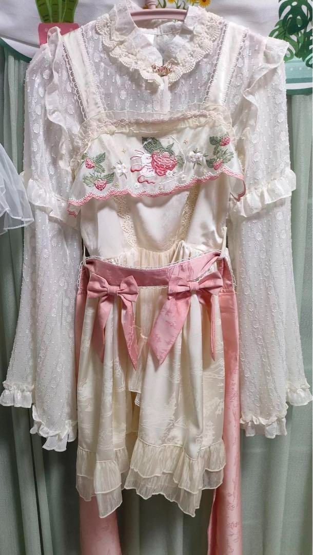 ロリータ イチゴモチーフ3段フリルが可愛いロリータジャンパースカートセット