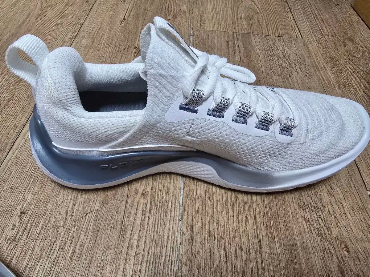 UNDER ARMOUR アンダーアーマー スニーカー 君にあげるよ HRDEVELOPMENT_JP