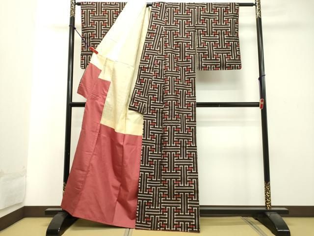 平和屋着物○希少 本場大島紬 龍郷絣 秋名バラ 幾何学文様 正絹 逸品