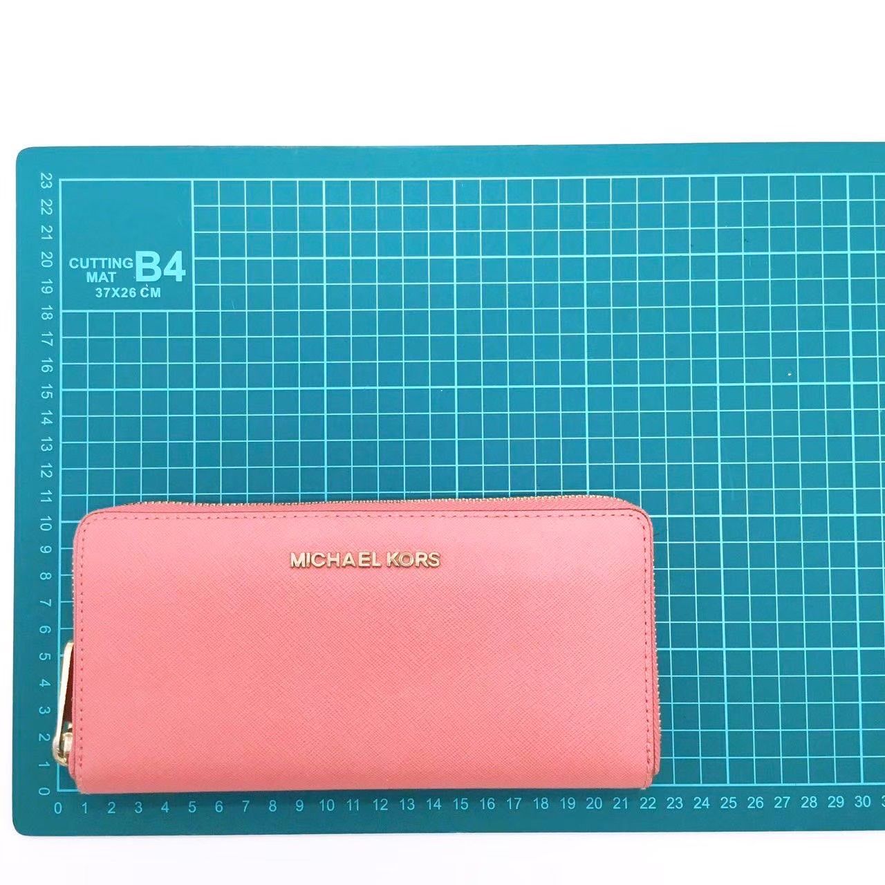 MICHAEL KORS マイケルコース 未使用近い レザー ラウンド
