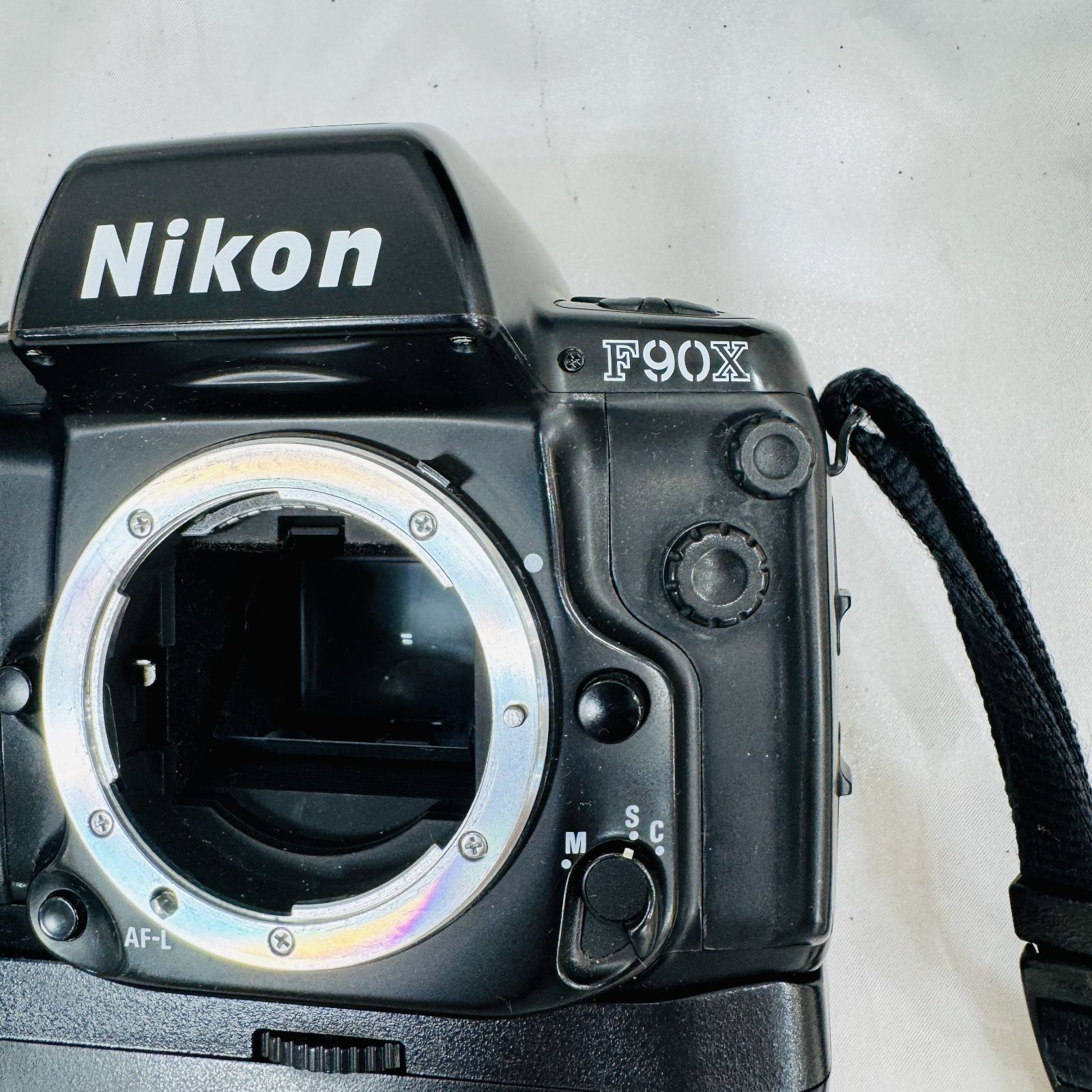 A【レンズ付き】Nikon F90X 一眼レフ フィルムカメラ MB-10 バッテリー