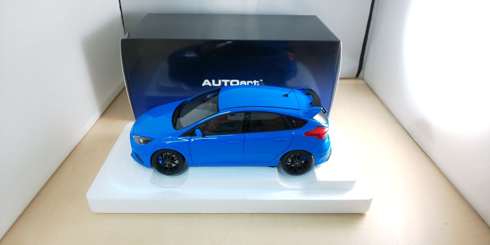 AUTOart 1/18 フォード フォーカス RS ブルー 完成品 Autoart 1:18