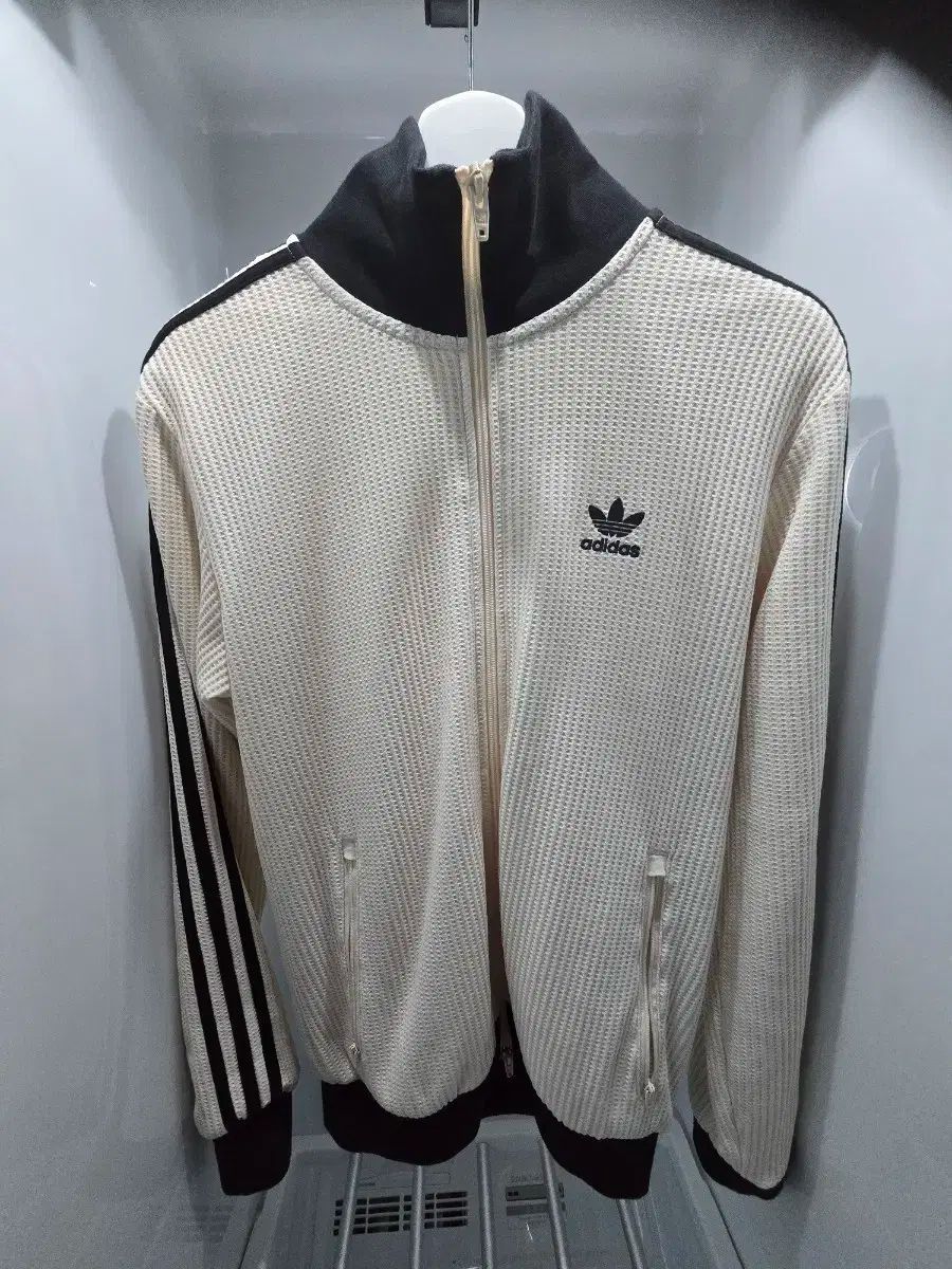 adidas アディダス アイボリー 3本線 トラックトップス