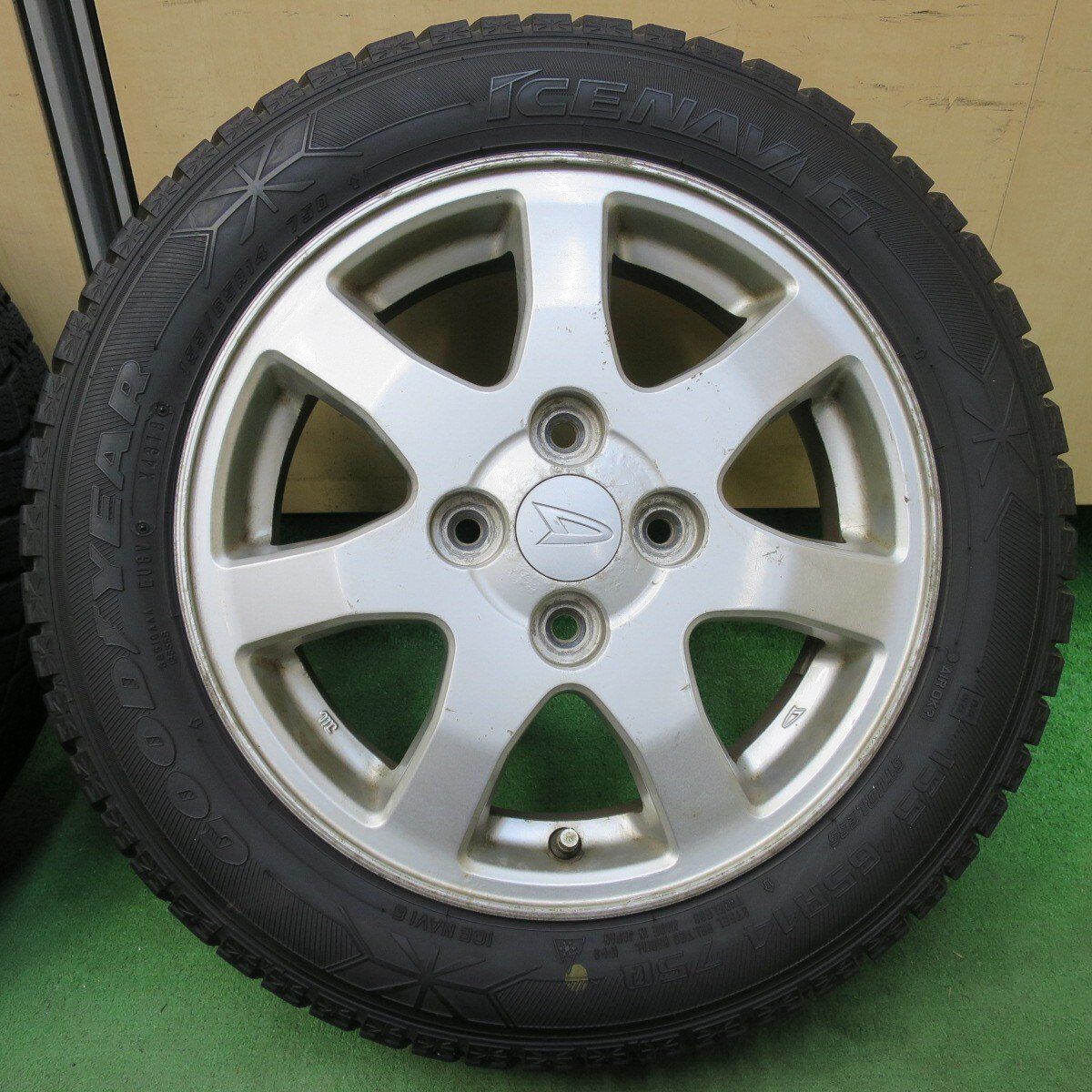 ダイハツ純正アルミスタッドレスタイヤセット ⚠️②ダイハツ純正15
