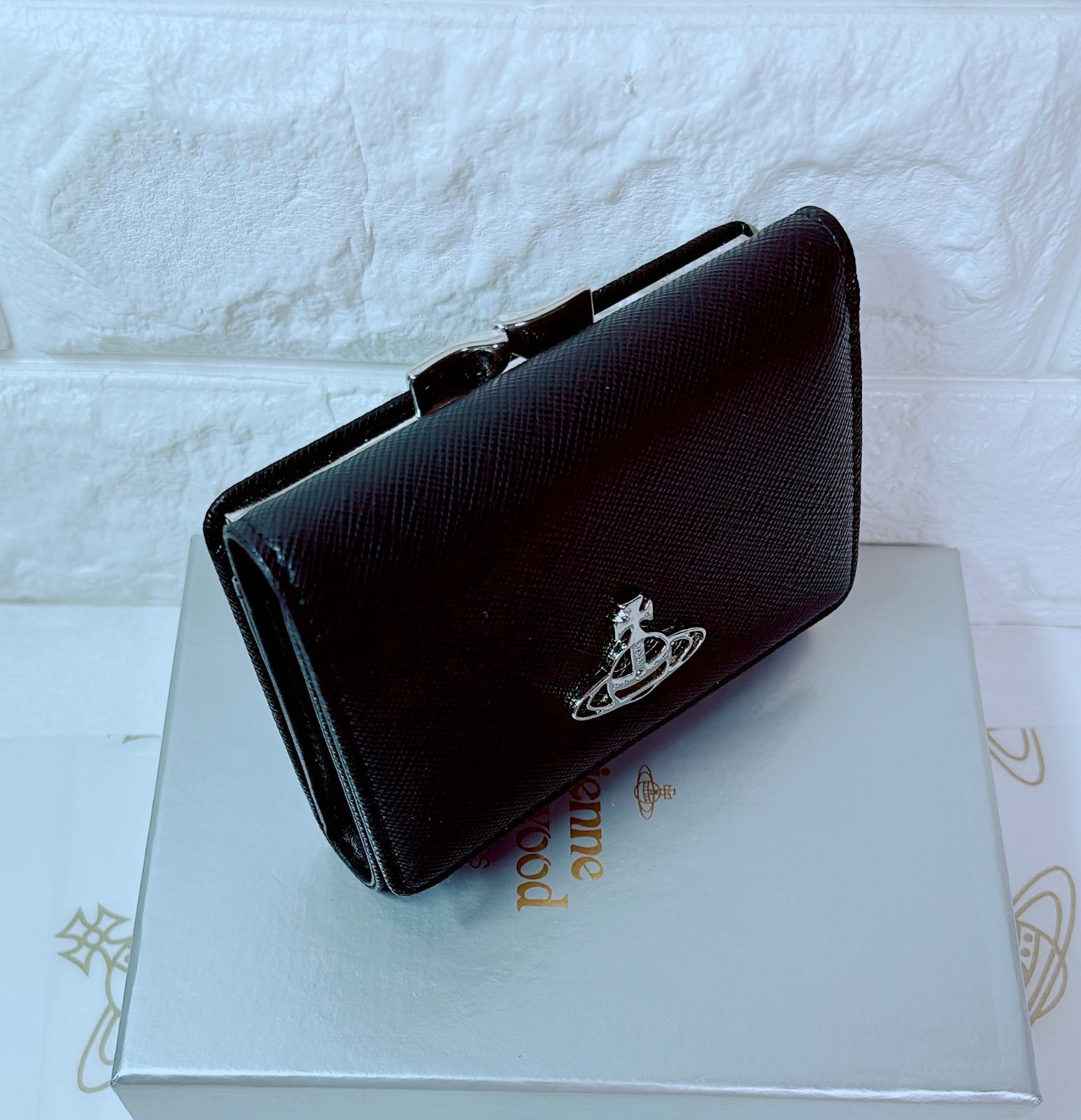 【ショッパー付き】VivienneWestwood　三つ折財布　ブラック ショッパー付き】VivienneWestwood 三つ折財布 ブラック - メルカリ
