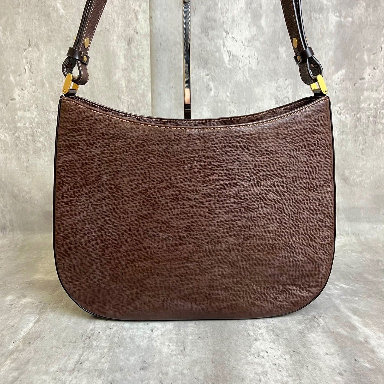 専用 Burberry レザーハンドバッグ ノバチェックロゴプレート ブラウン