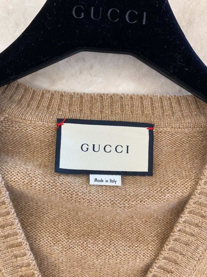 美品　定価26万　GUCCI カシミヤ　カーディガン　ベージュ　ホースビット blanc 様専用】美品 定価26万 GUCCI グッチ ホースビット付き カシミヤ