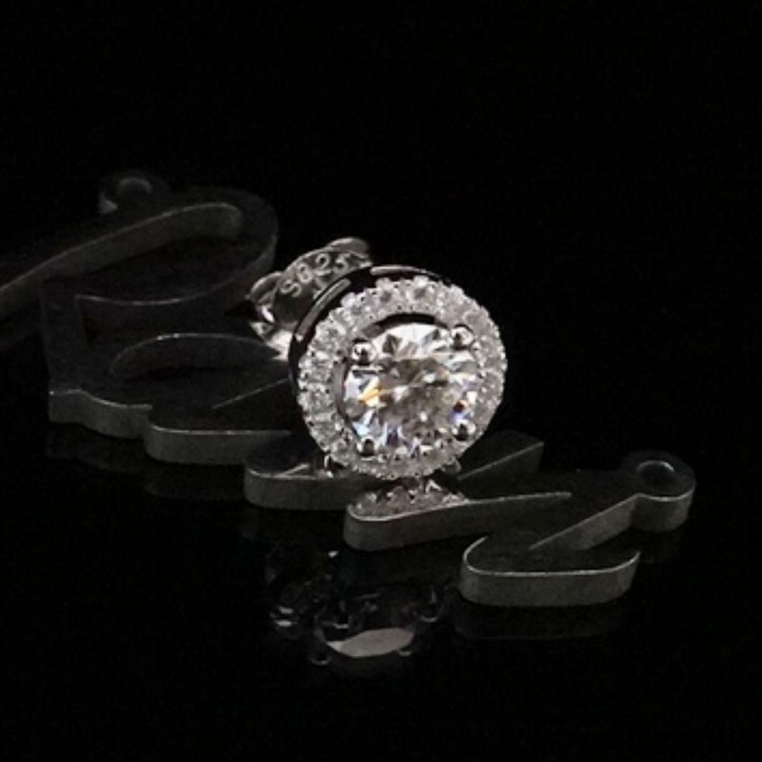 【証明書付き】モアッサナイト 0.5ct . Dカラー .  VVS1 . EXrain_style