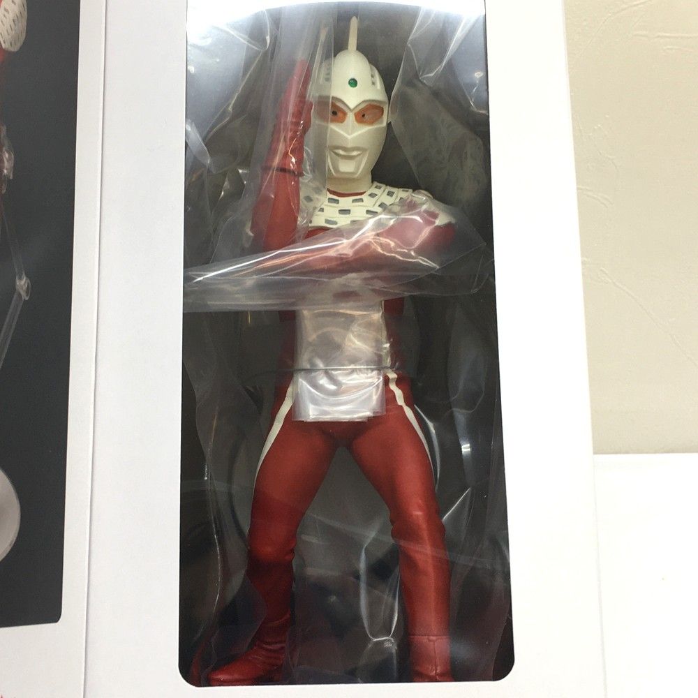 エクスプラス ウルトラセブン 55周年記念 JALカラー 赤と白のJALカラーになった「ウルトラセブン」55周年記念