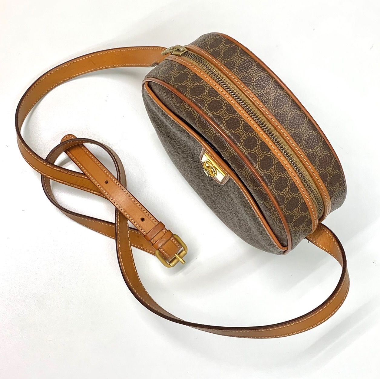 CELINE セリーヌ　ショルダーバッグ　斜めがけバッグ　マカダム柄　丸　円型 CELINE セリーヌ ショルダーバッグ 斜めがけバッグ マカダム柄 丸 円型