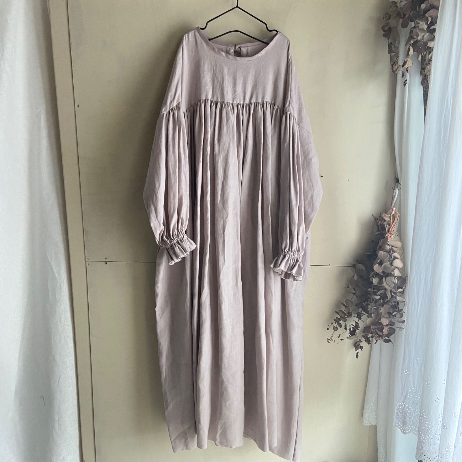 リネンワンピース くすみピンク ギャザーワンピース ヨークギャザー ゴム袖