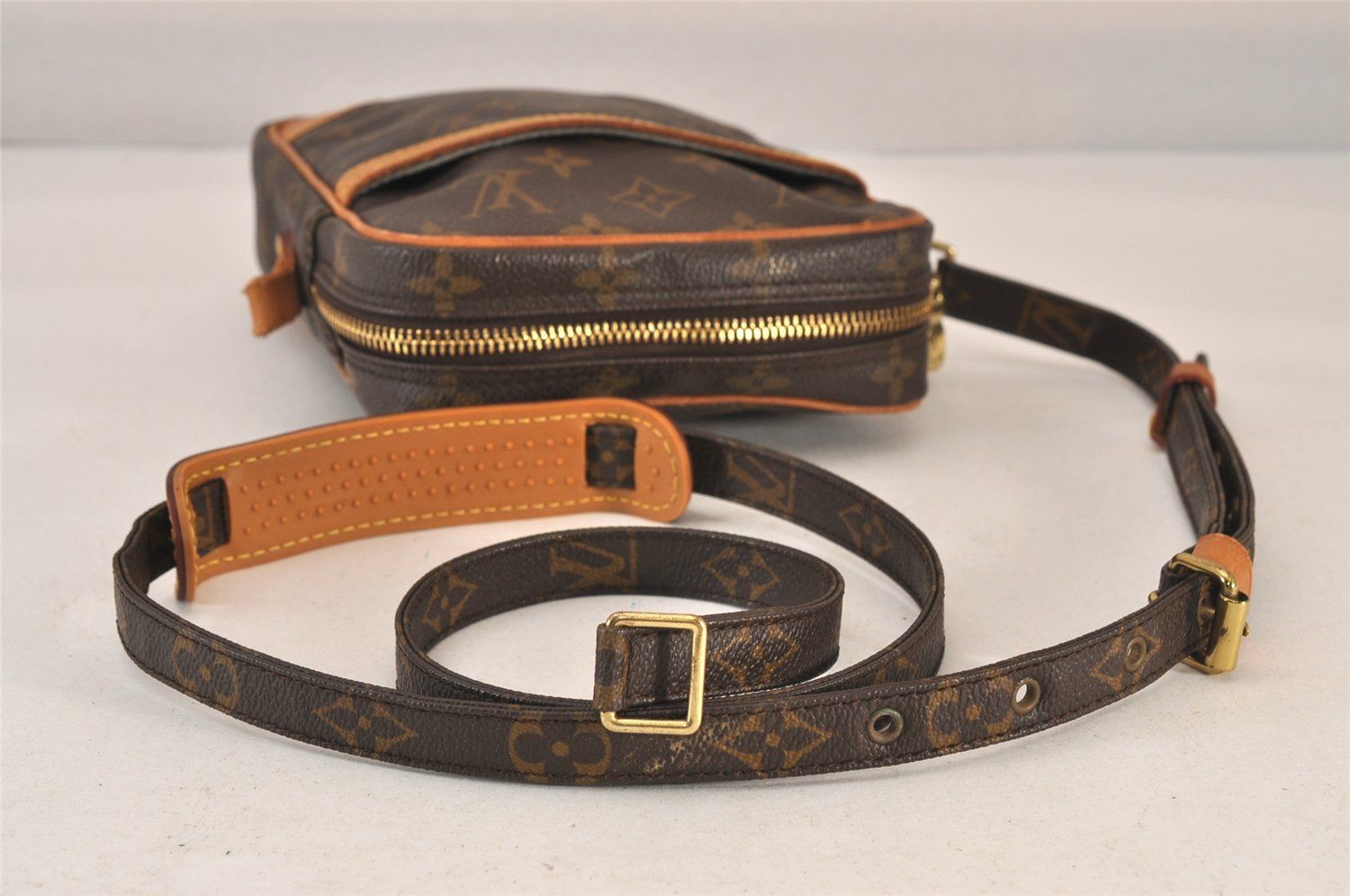 鑑定済美品　ルイヴィトン　ダヌーブ　ショルダーバッグ　モノグラム　M45266 LOUIS VUITTON ルイヴィトン モノグラム ダヌーブ ショルダー