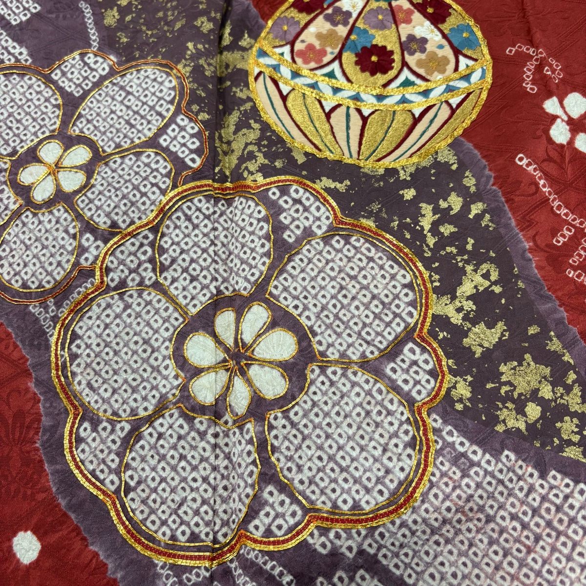 振袖 身丈154cm 裄丈64cm M 袷 鞠 梅 金糸 刺繍 えんじ色 正絹