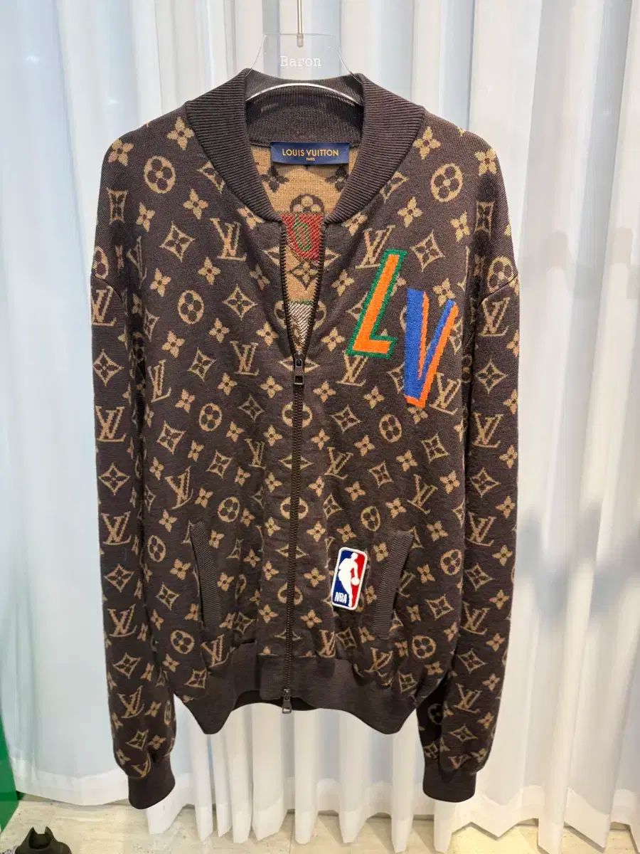 百貨店販売モデル ルイ ヴィトン nba ジップアップ
