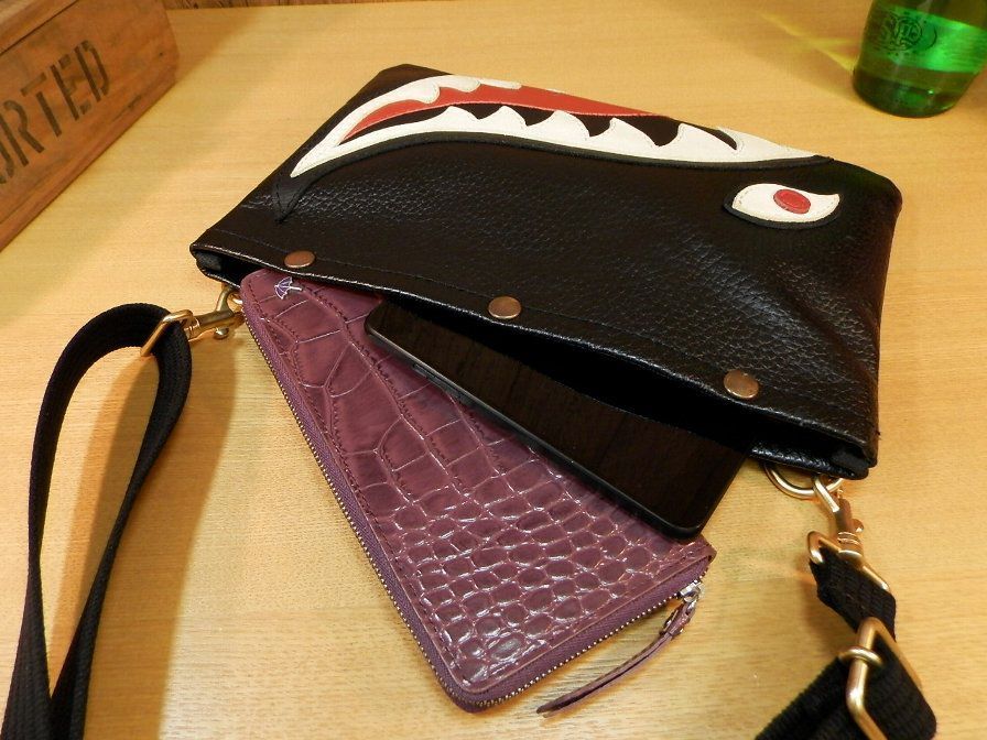 ☆ハンドメイド☆本革シャークマウスのレザーのサコッシュ日本製　シャークトゥース ☆ハンドメイド☆本革シャークマウスのレザーのサコッシュ日本製