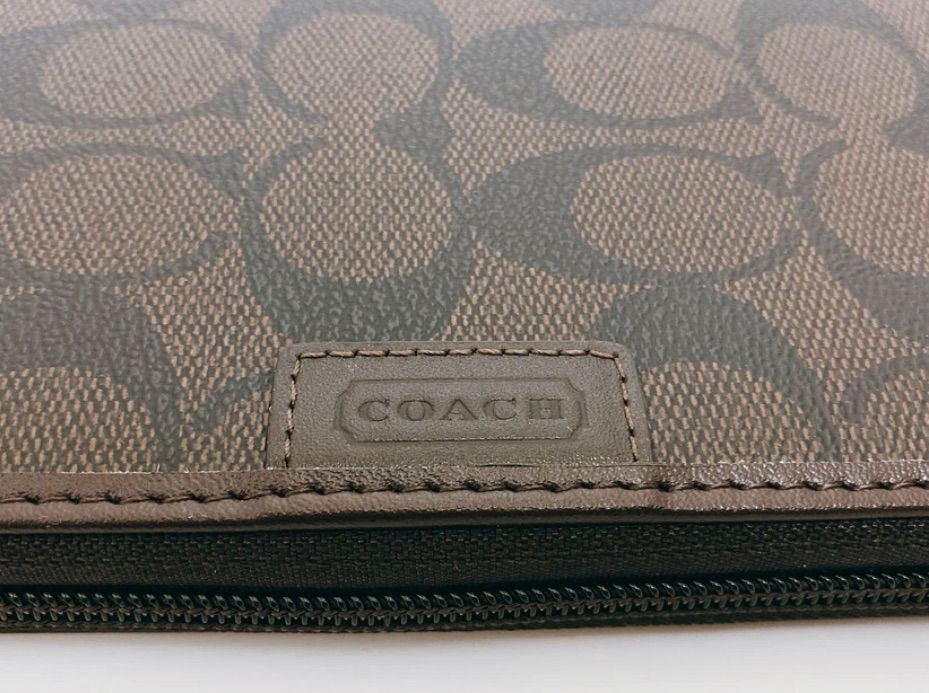 コ チのCOACH長財布 型番：F74737 - 長財布