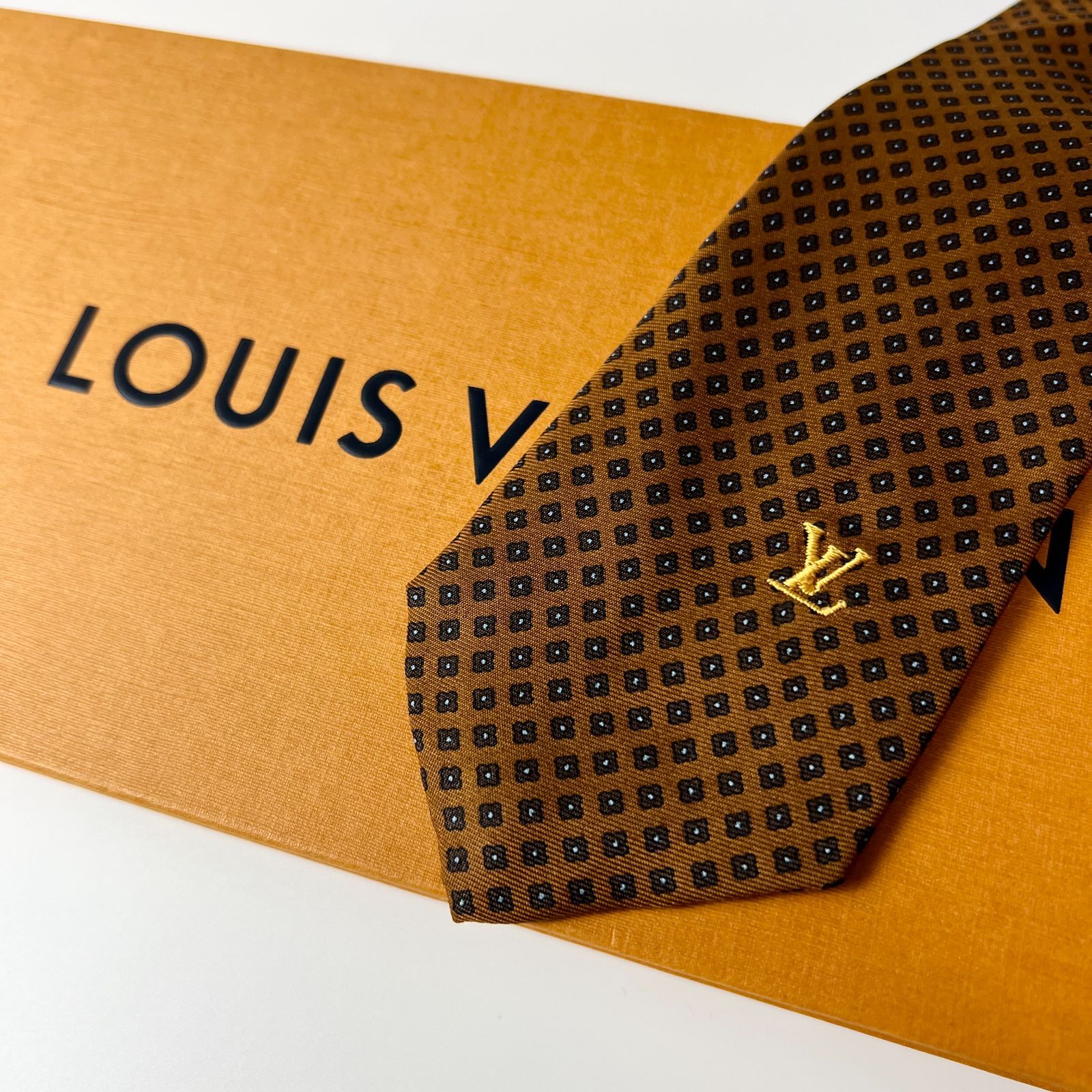 美品 ルイヴィトン Louis Vuitton ネクタイ シルク100% ブラウン 2410