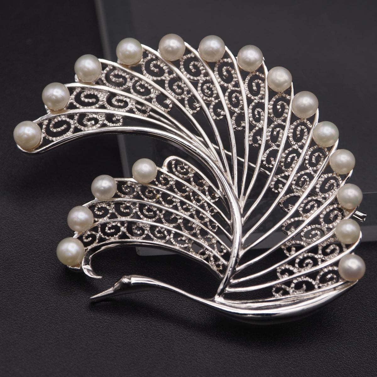 【鑑定済】K18 SILVER コンビ 真珠 ブローチ コサージュ MIKIMOTO - ミキモト MIKIMOTO コンク真珠 ダイヤ 3.58ct