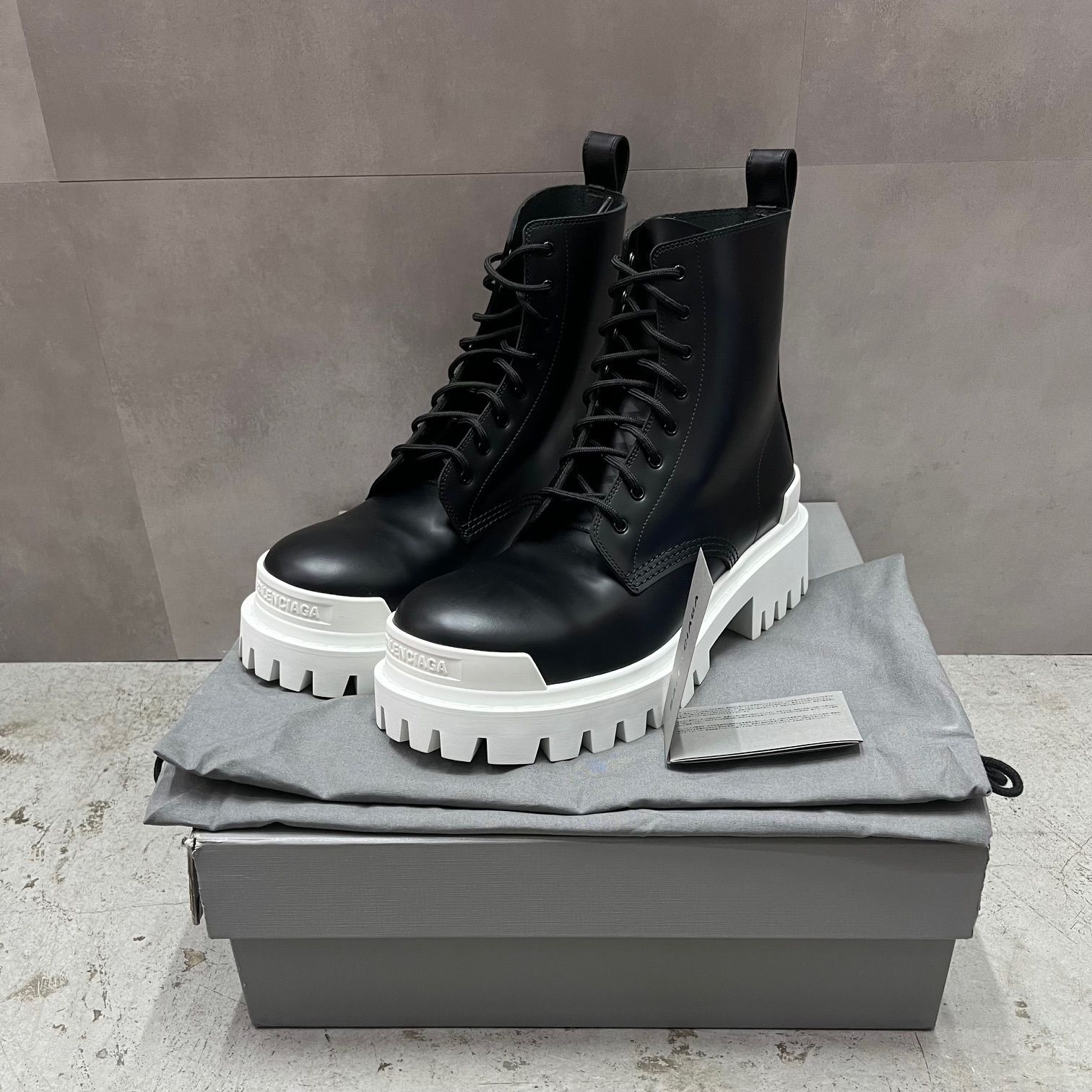 新品 BALENCIAGA STRIKE LACE-UP BOOTS 590974 ストライク