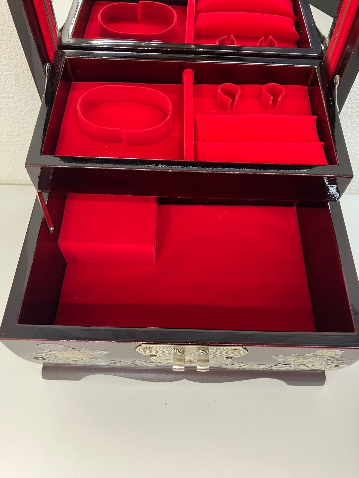 【韓国】伝統　螺鈿細工　貝殻装飾　漆器　オルゴール付き宝石箱　ジュエリーBOX 韓国伝統 螺鈿細工 貝殻装飾 漆器 オルゴール付き 宝石箱