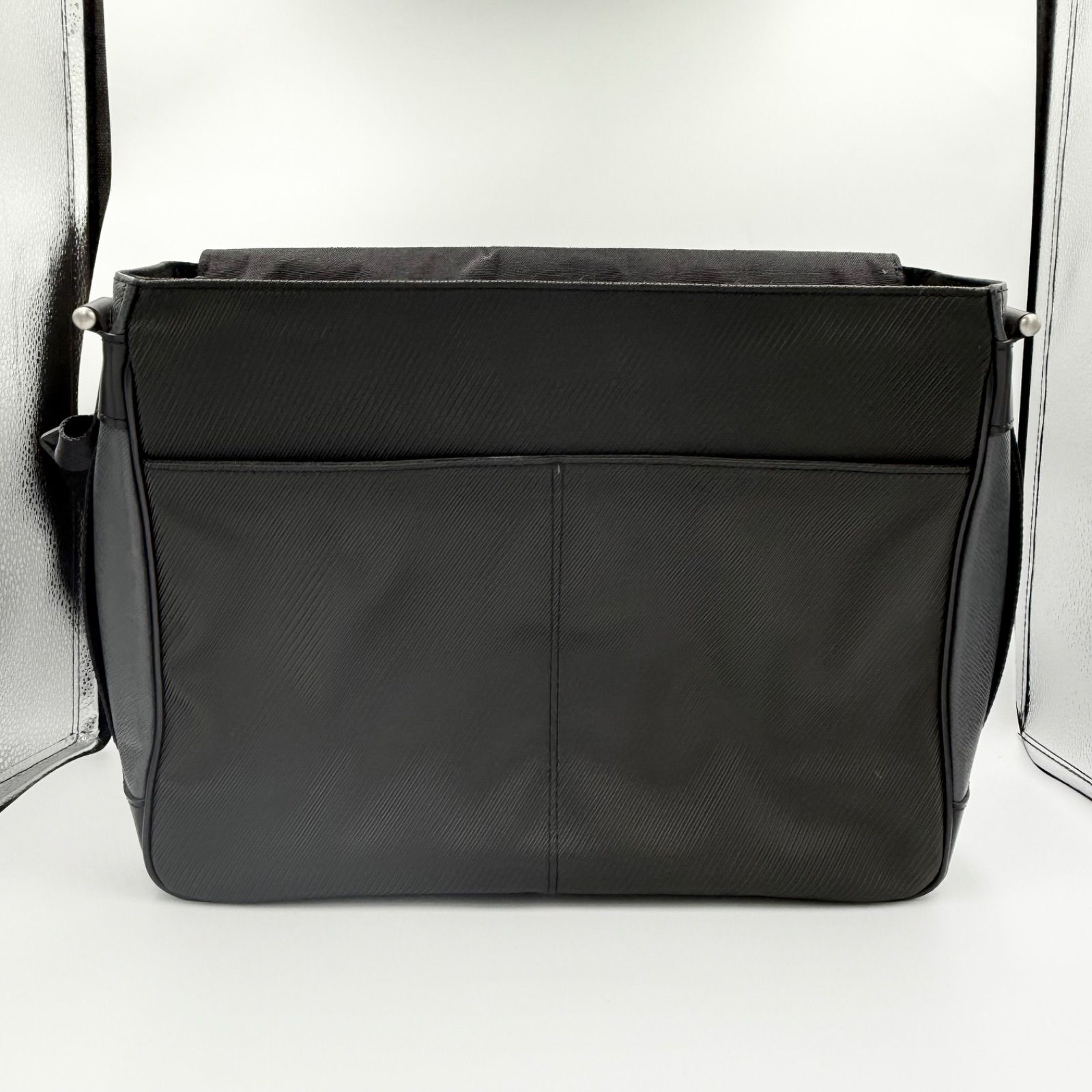ルイヴィトン　タイガ　ヴィクトール　M30142 メッセンジャーバッグ LOUIS VUITTON】ルイヴィトン『タイガ ヴィクトール』M30142