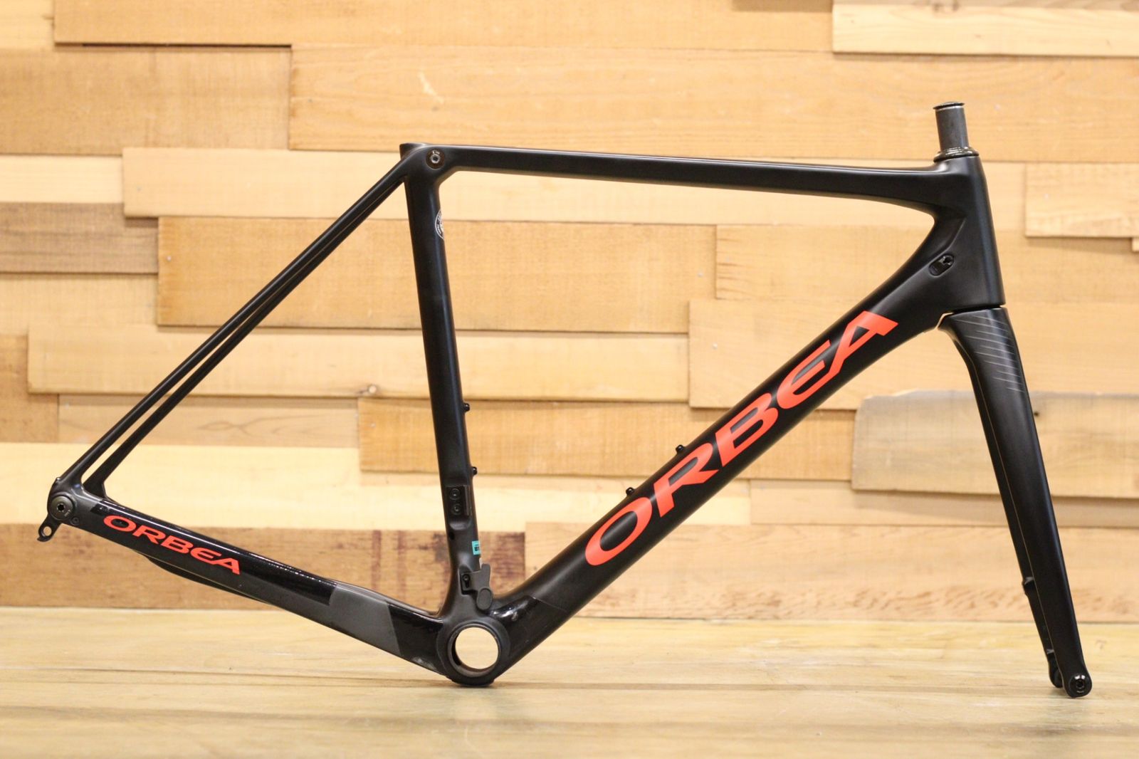 オルベア オルカ ブロンズ ホイールはカンパのシロッコ装着 オルベア