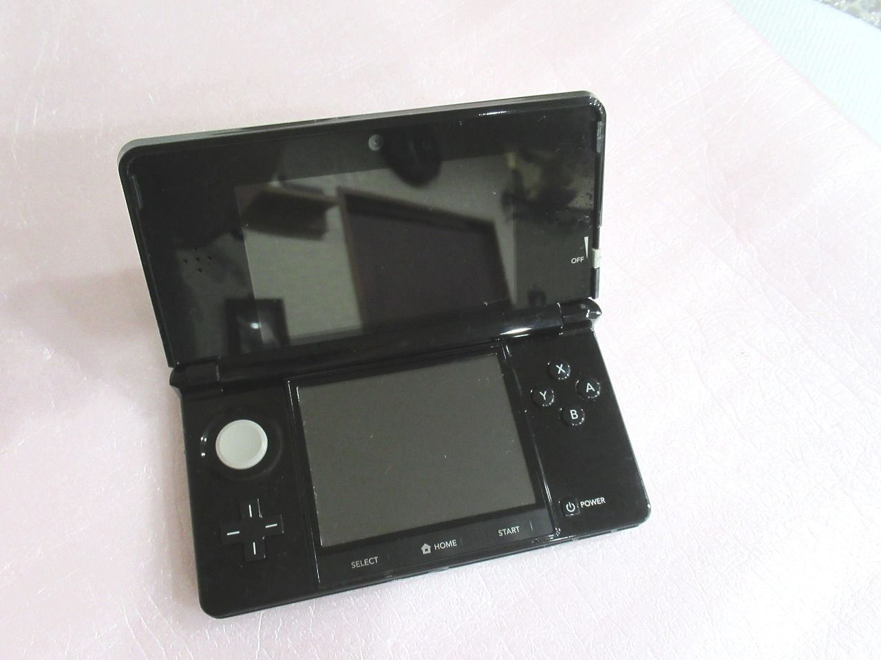 ニンテンドー 3DS ブラック 本体 4GBメモリーカード＆アダプター付き ソフトもしまえるケースもおまけ