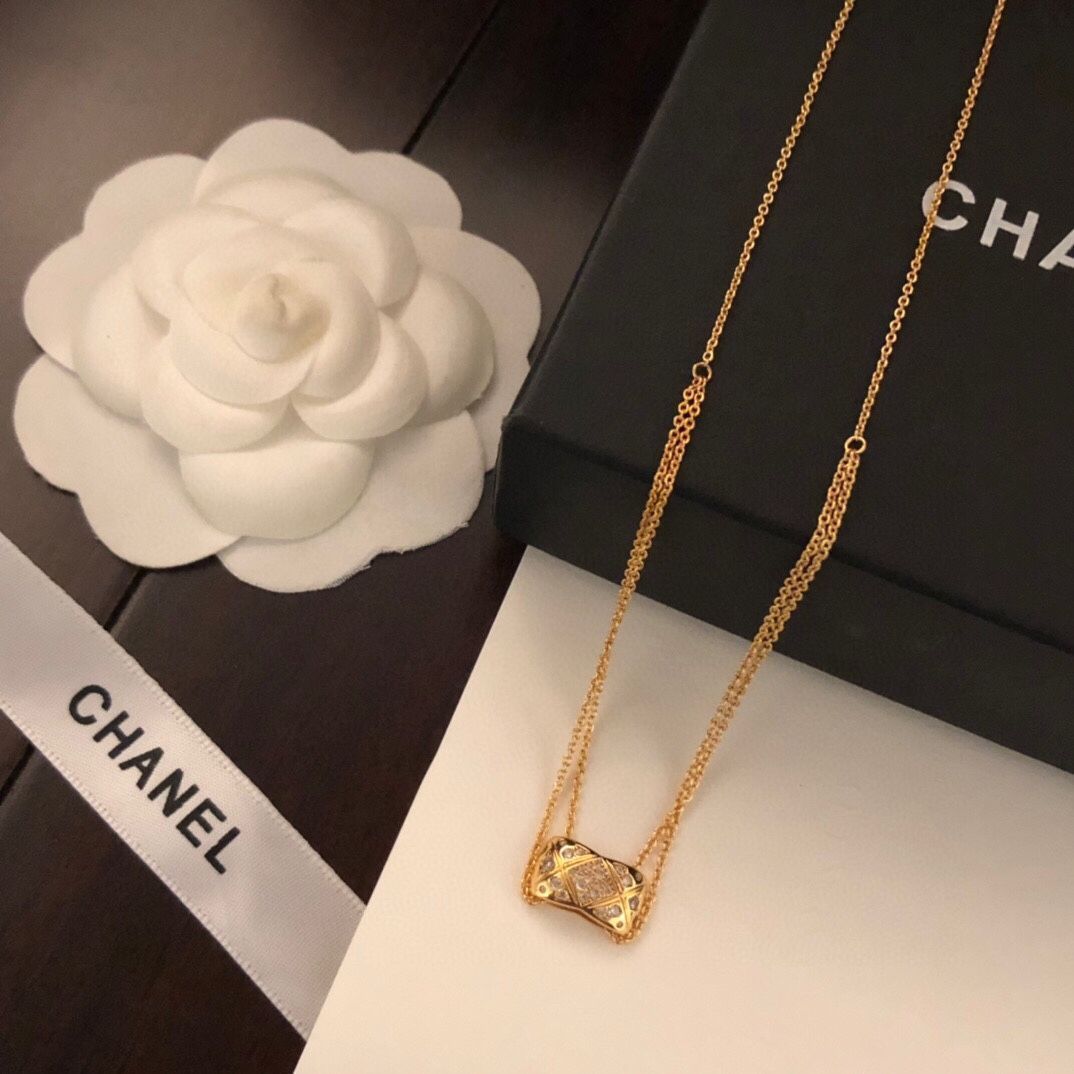 幻想的なストーンが美しい♡【CHANEL】ネックレス 18K》首元に煌めきを☆【CHANEL】コレクションネックレス