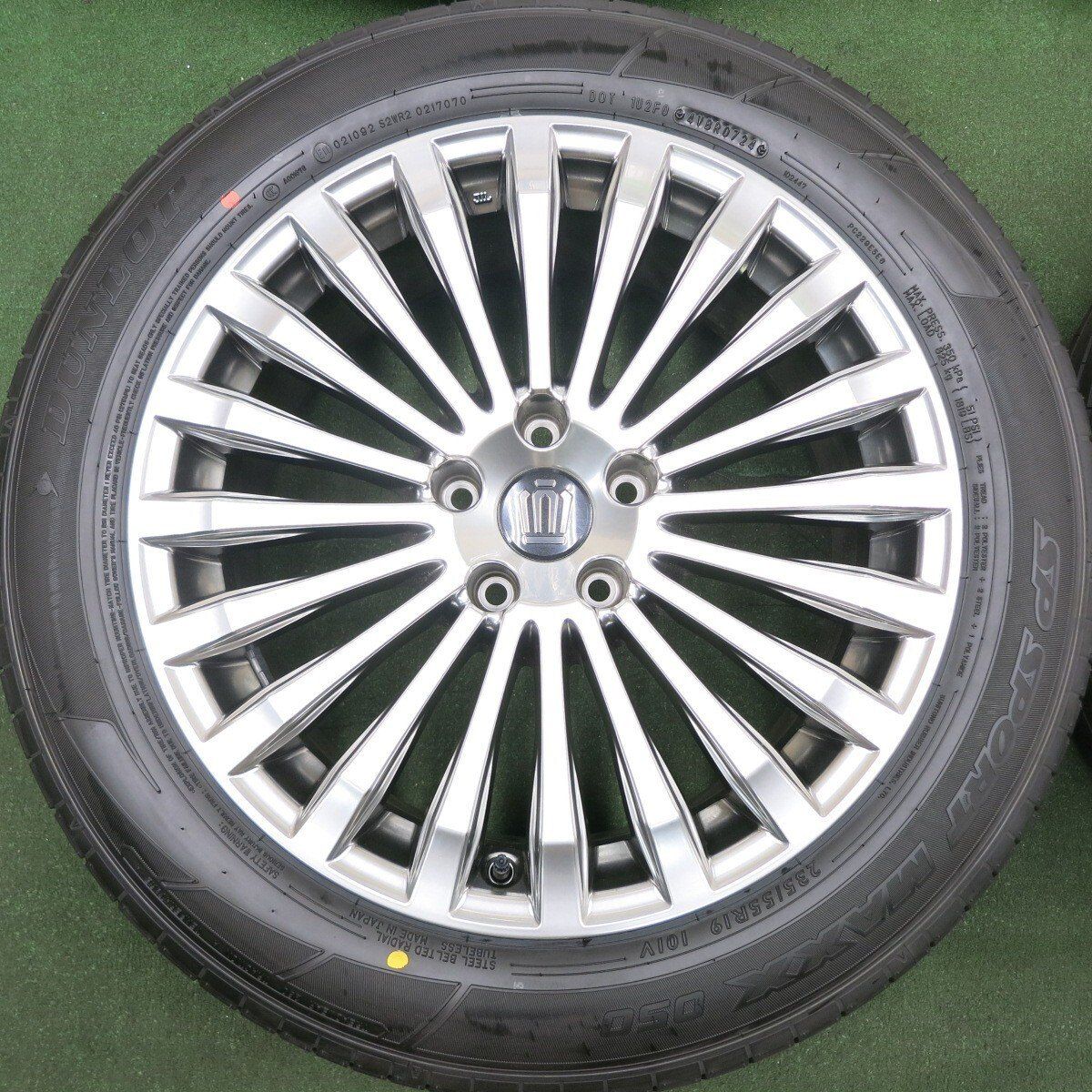 新車外し！24年☆トヨタ 30系 クラウン セダン 純正 235/55R19