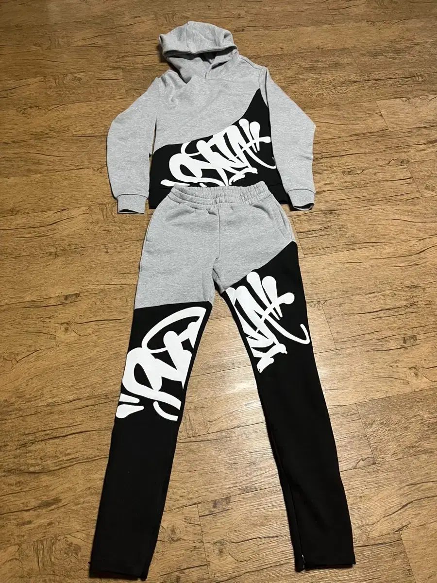 シーナワールド トラックスーツ