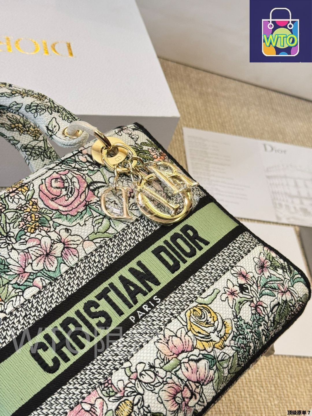 【花柄の刺繍が繊細で美しい★】Lady D-Lite バッグ ミディアム org.jpg