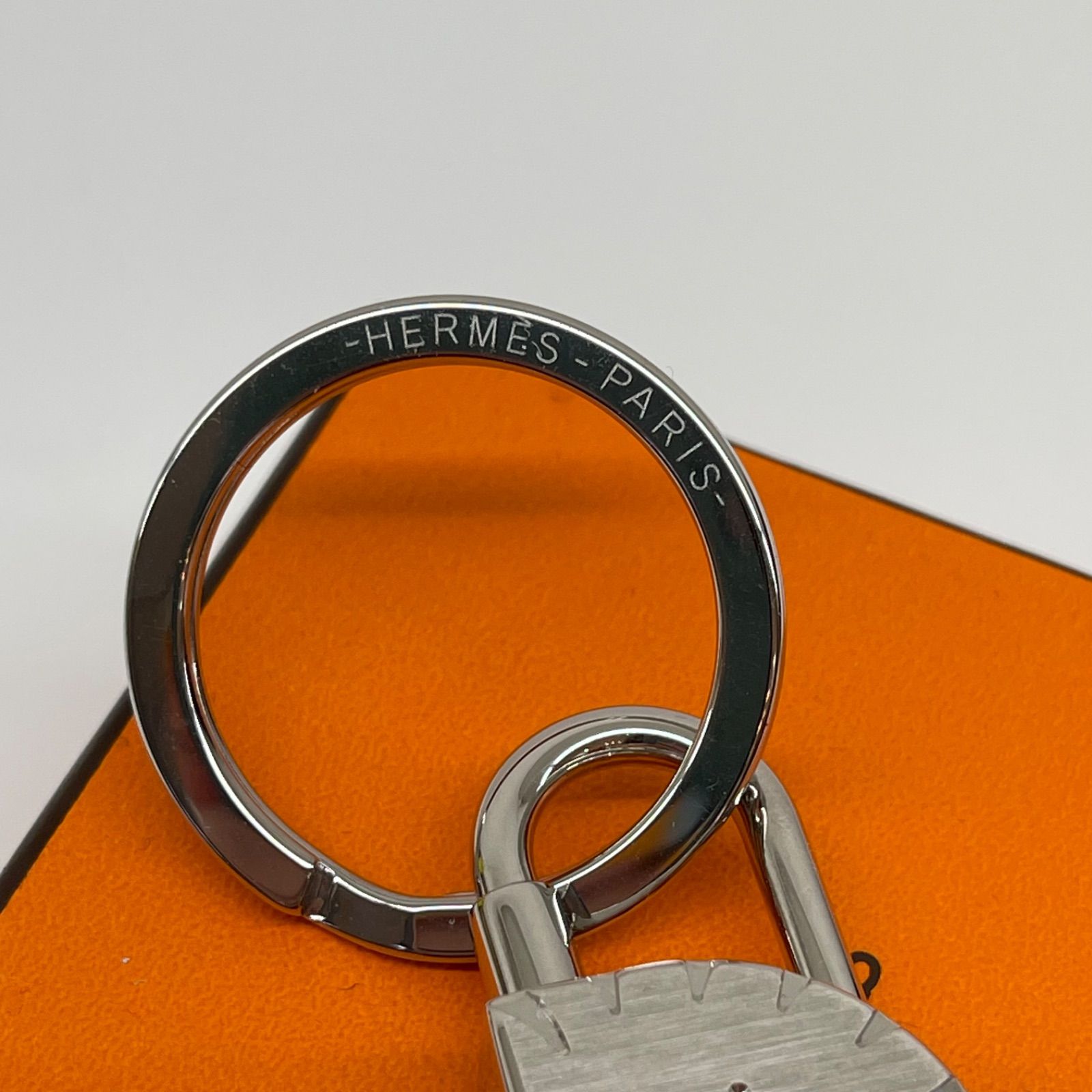 新品同様品】HERMES エルメス カデナ ホース 馬型キーホルダー メタル 