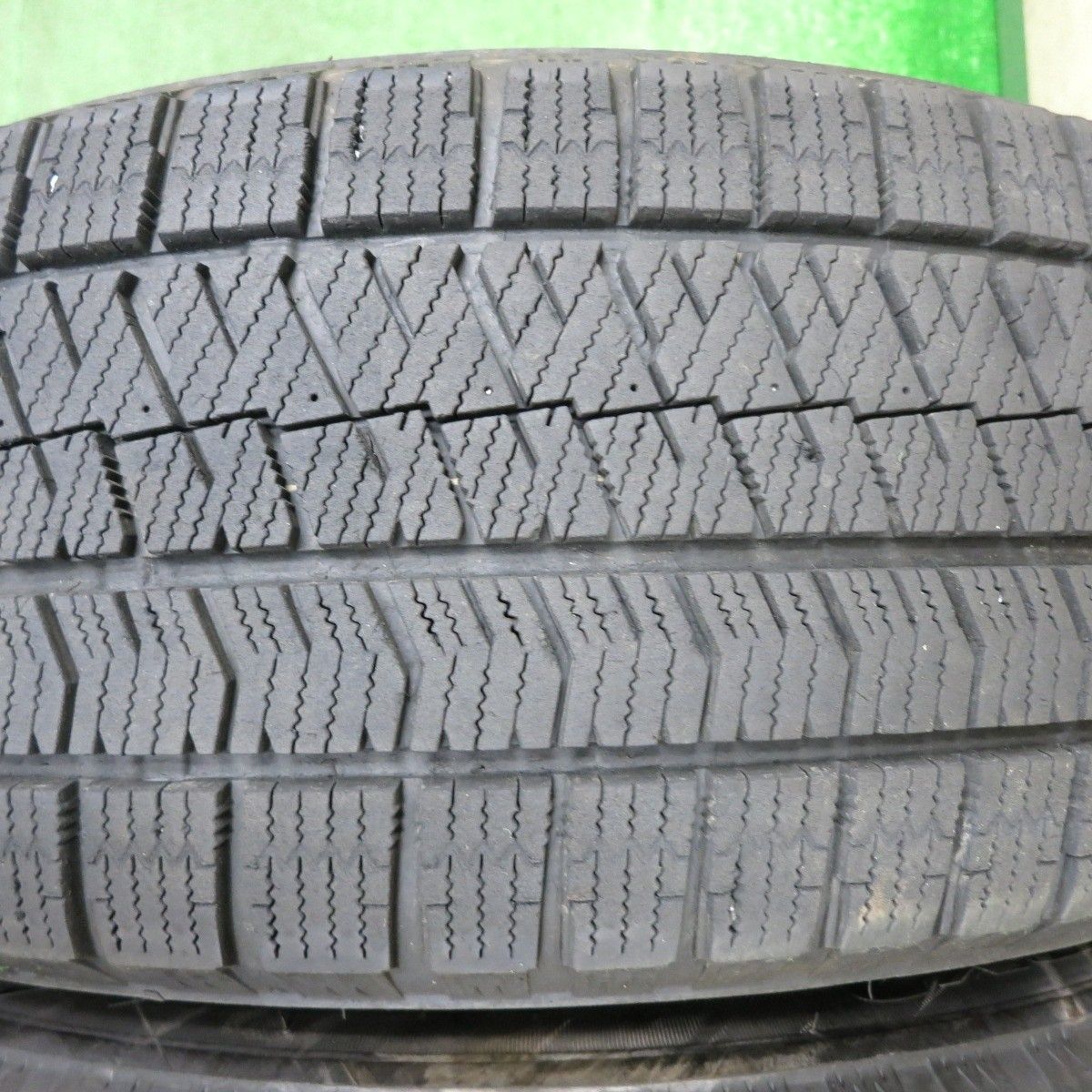225/60R17 ブリザックVRX2 バリ溝 バリ溝！21年！8.5分☆トヨタ エスティマ 純正 225/60R17 スタッドレス