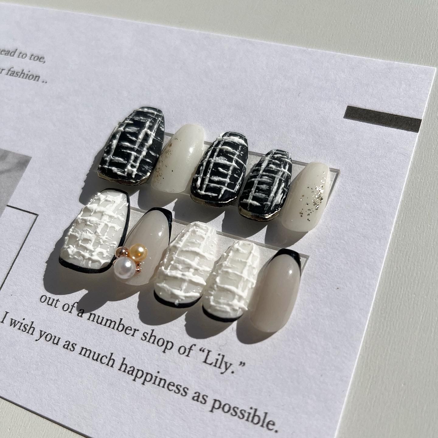 ネイルチップ　ツイード　モノトーン　白　黒　ふわふわ　もこもこ　リボン　ゴールド ネイルチップ 黒 白 リボン パール ツイード