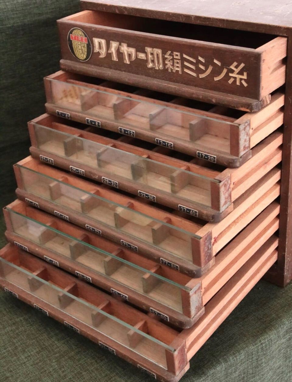 昭和レトロ TIRE タイヤー 木製ミシン糸ケース 刺繍糸ケース 収納棚 飾り棚 6段