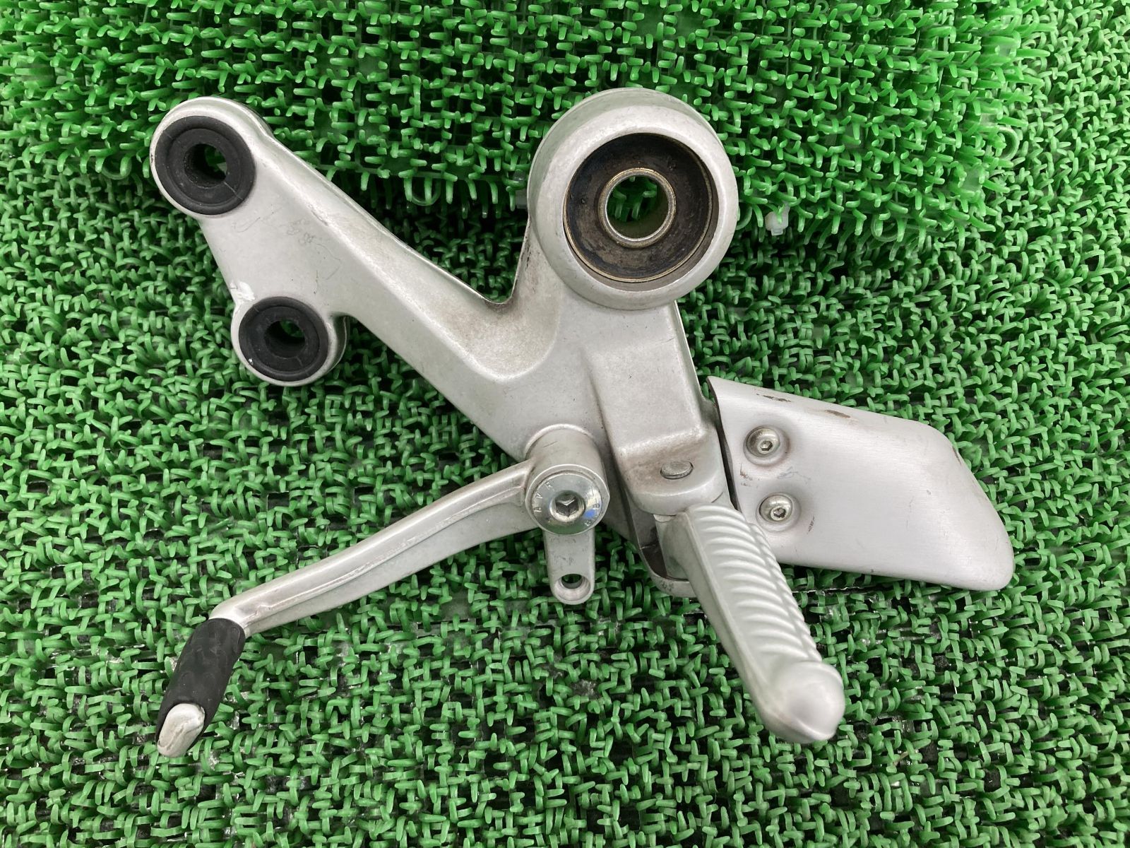MS2R MS4R ステップ 左 824.1.068.1A ドゥカティ 純正 中古 バイク 部品 モンスター ペグ シフトペダル 曲がり無し 車検 Genuine