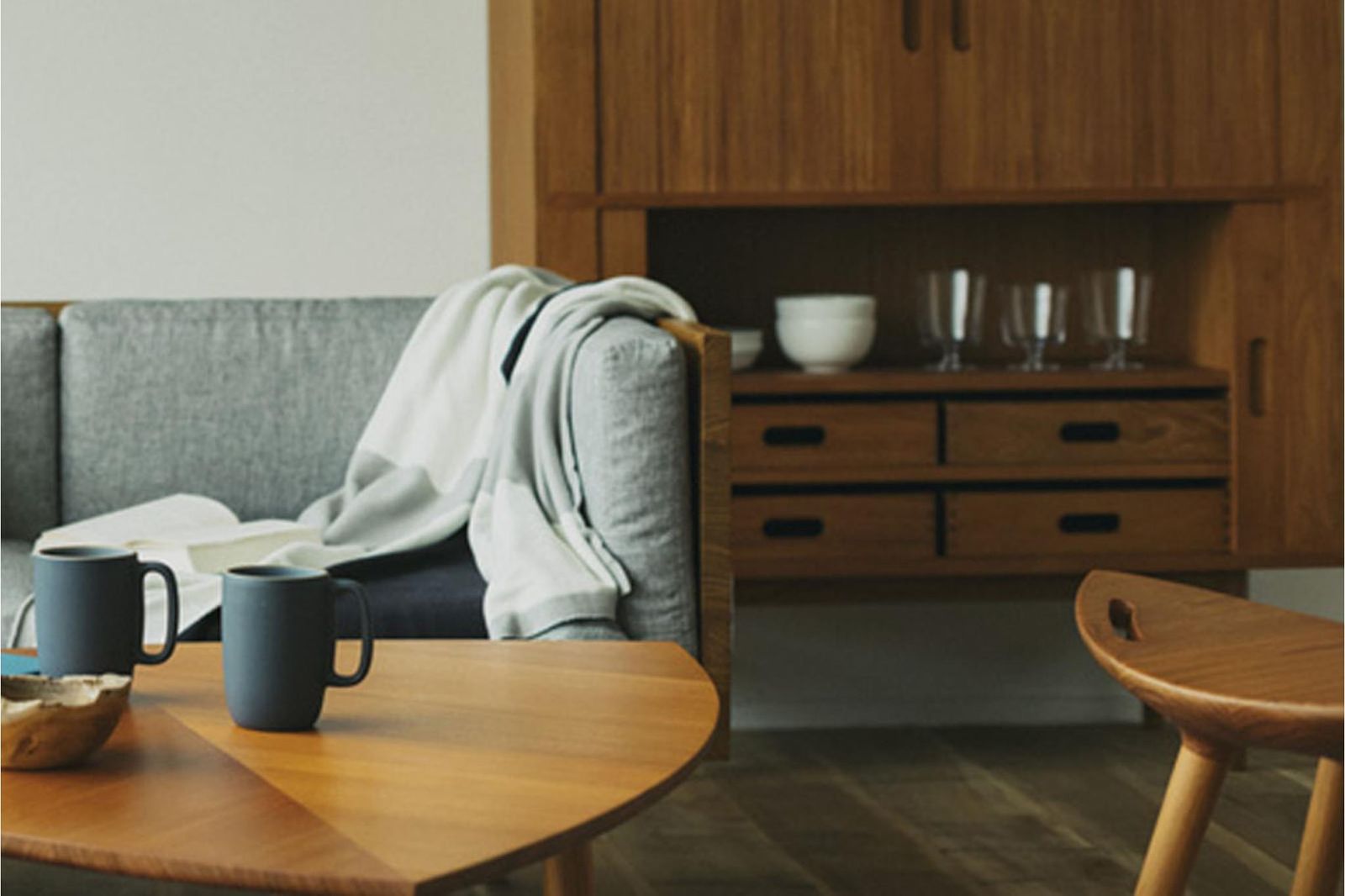 再入荷時期未定】Crescent Low スツール CHLOROS クロロス