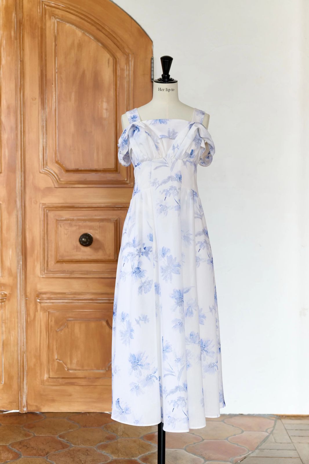 Herlipto Amboise Gathered Flare Dress 新品 Herlipto Amboise Gathered Flare Dress - メルカリ