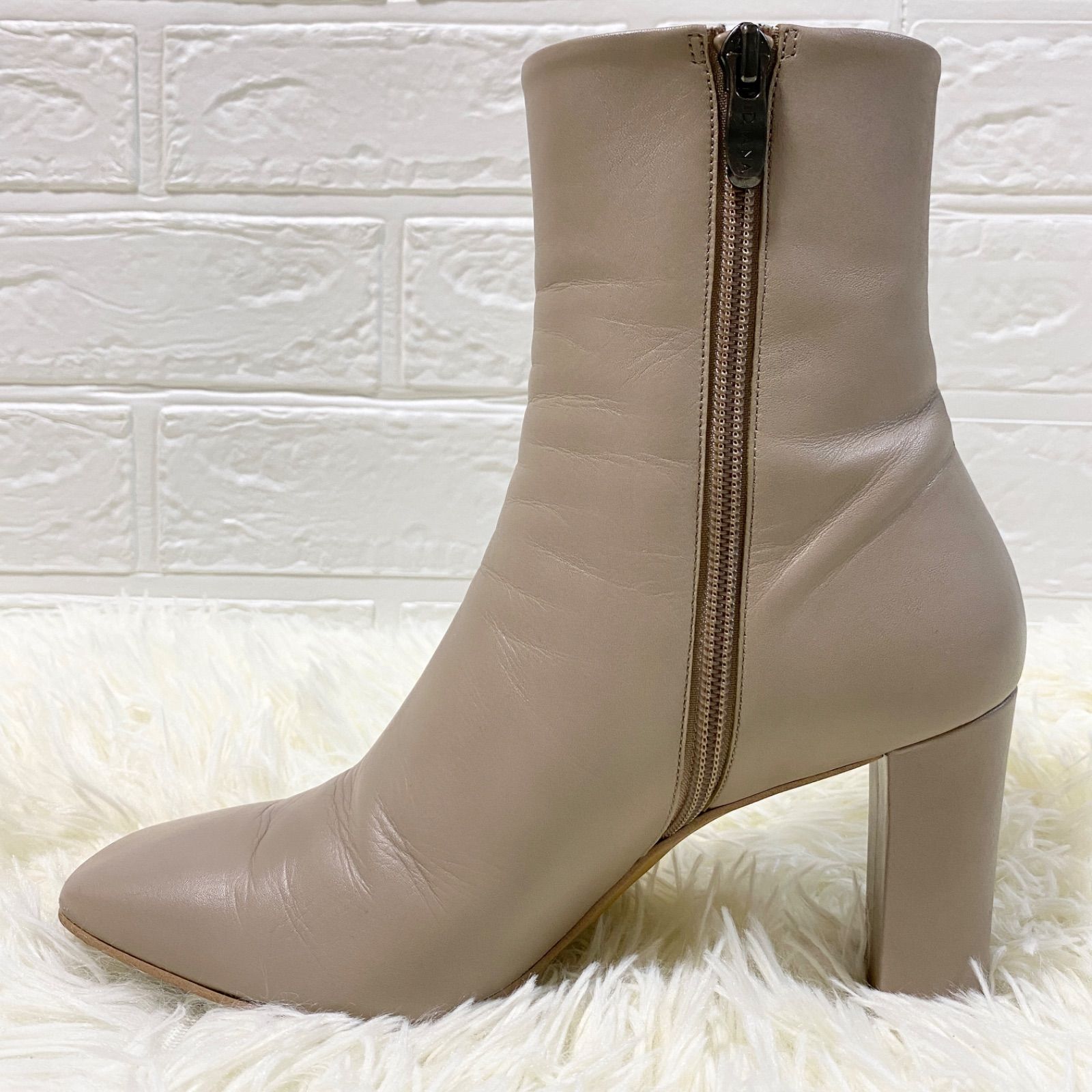 人気品✨【DIANA】ダイアナ ショートブーツ スクエアトゥ ダーク 