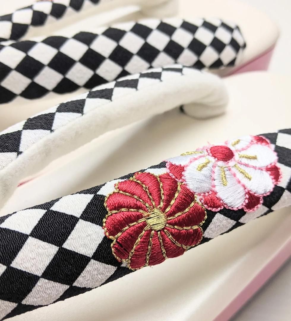 和装 草履 振袖用 コッポリ ヒール草履 白 市松 刺繍 No.73 - メルカリ
