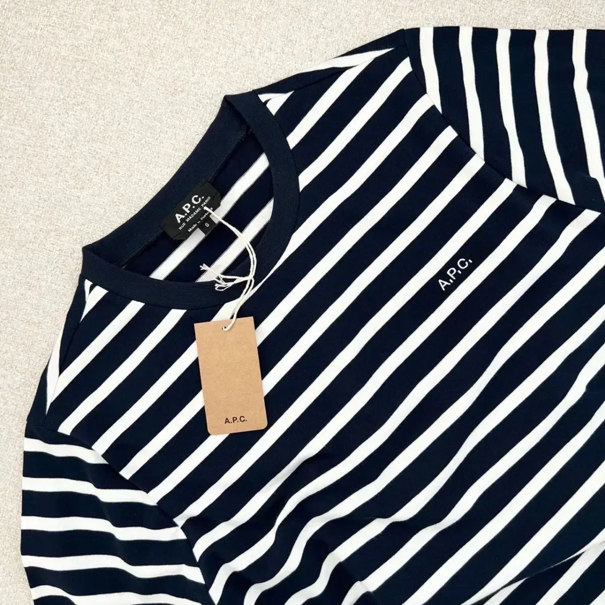 ★A.P.C.★ルイス 半袖 Tシャツ A.P.C.(アー・ペー・セー) ルイス 半袖Tシャツ - メルカリ