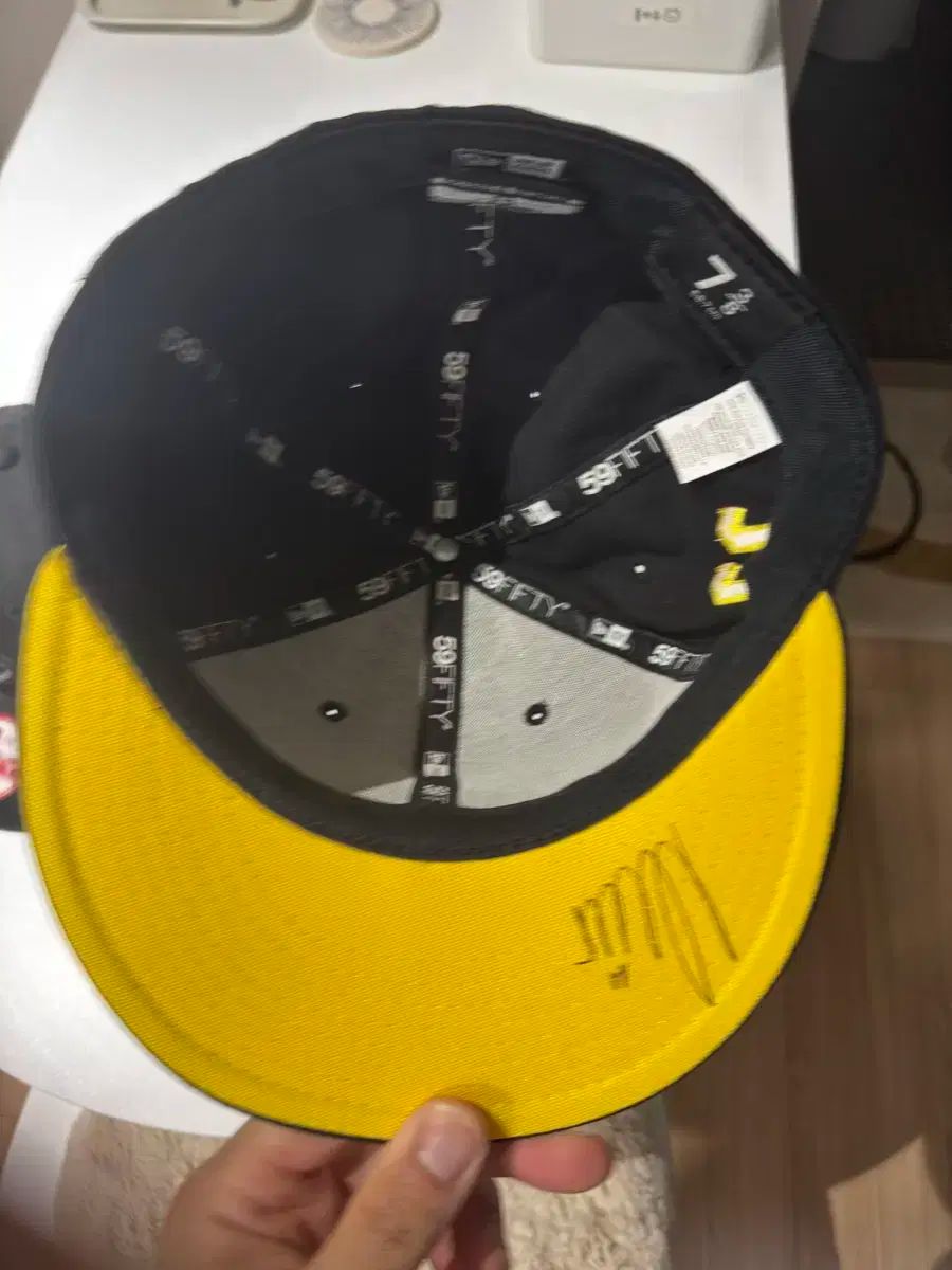 黄色 BVB