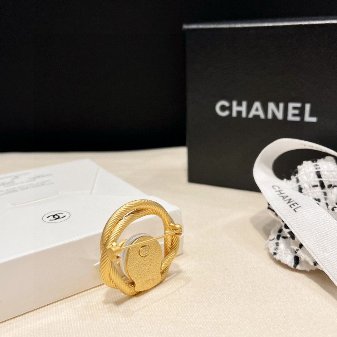 今日特価】CHANEL 最新モデル パール ヒモ アルファベット