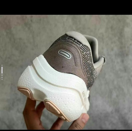 ランニングシューズ