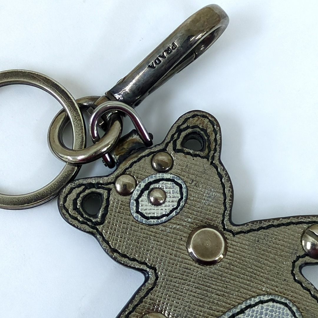 PRADA プラダ バッグチャーム キーホルダー くま シルバー系 - メルカリ